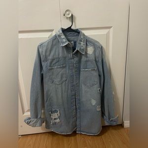 Zara Men’s Relaxed Fit Lightweight Denim Jacket